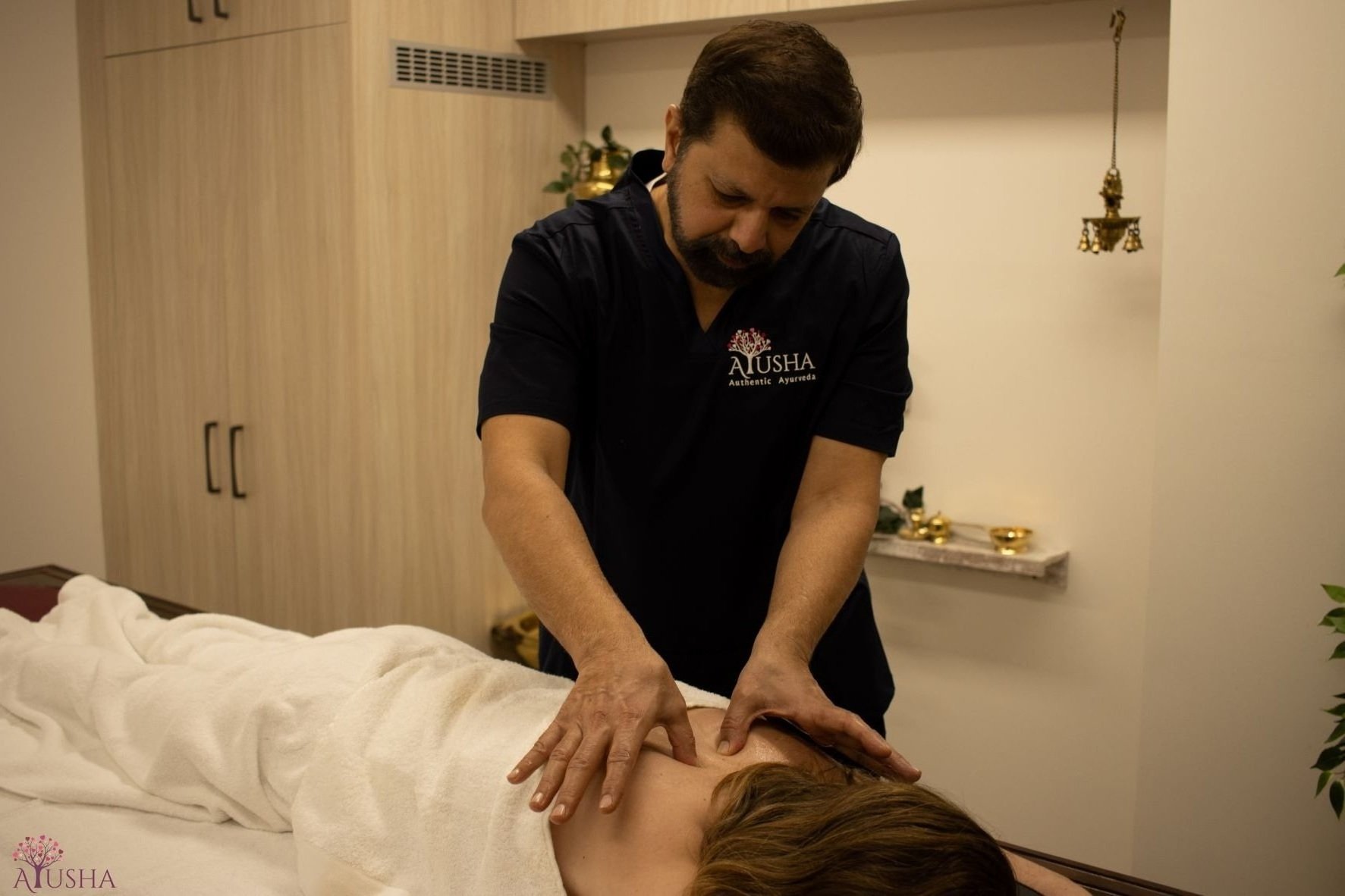 Vedic Signature: Full Body Pain Relief Massage